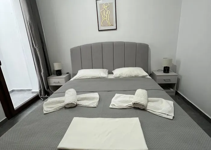 Penelope's ιι Apartment