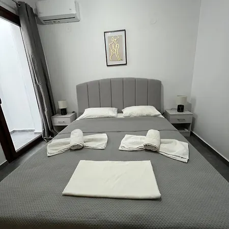 Penelope's ιι Apartment